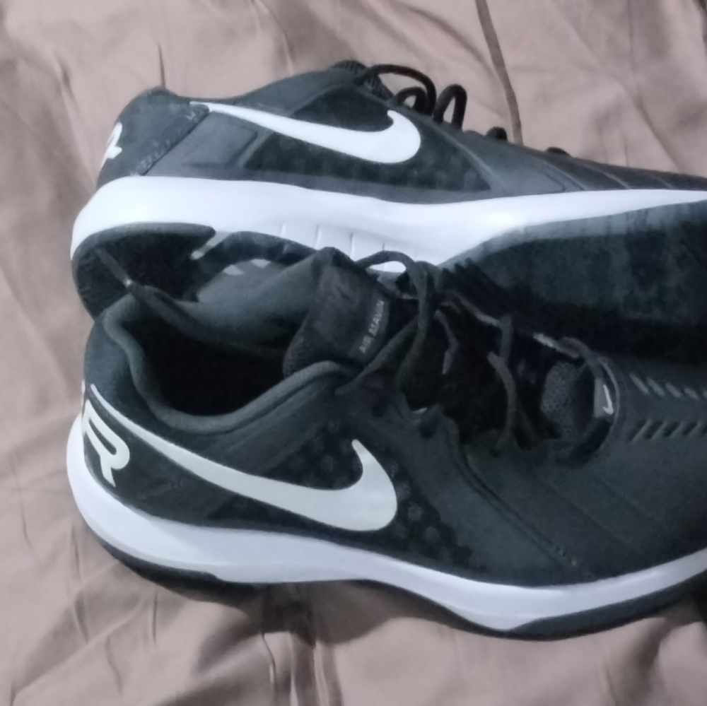 Nike shoes brand new.